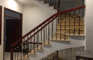Cầu thang sắt tay vịn gỗ SG10